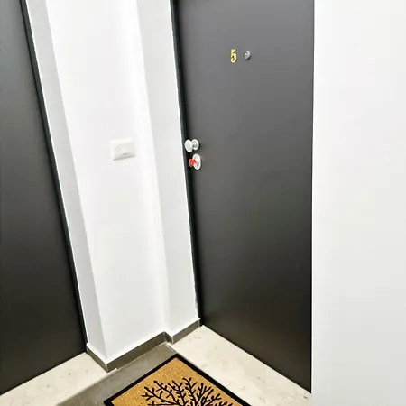 Sunny Apartment *